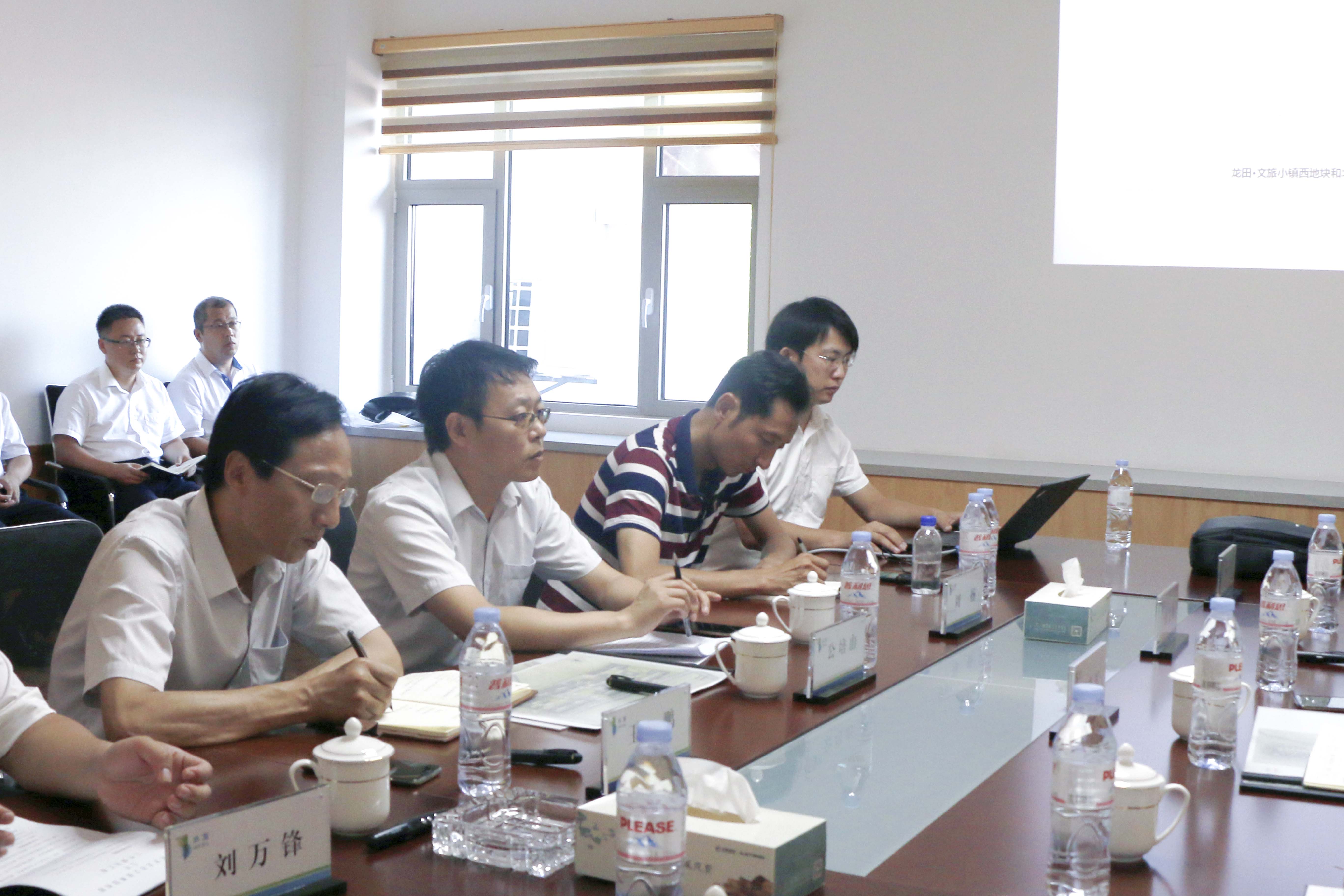 1563960652298176.jpg 1563960652298176.jpg